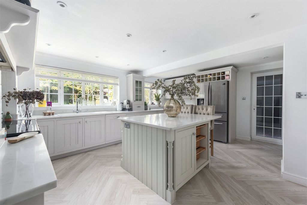 Property photo 2 of 21 Picture No. 33