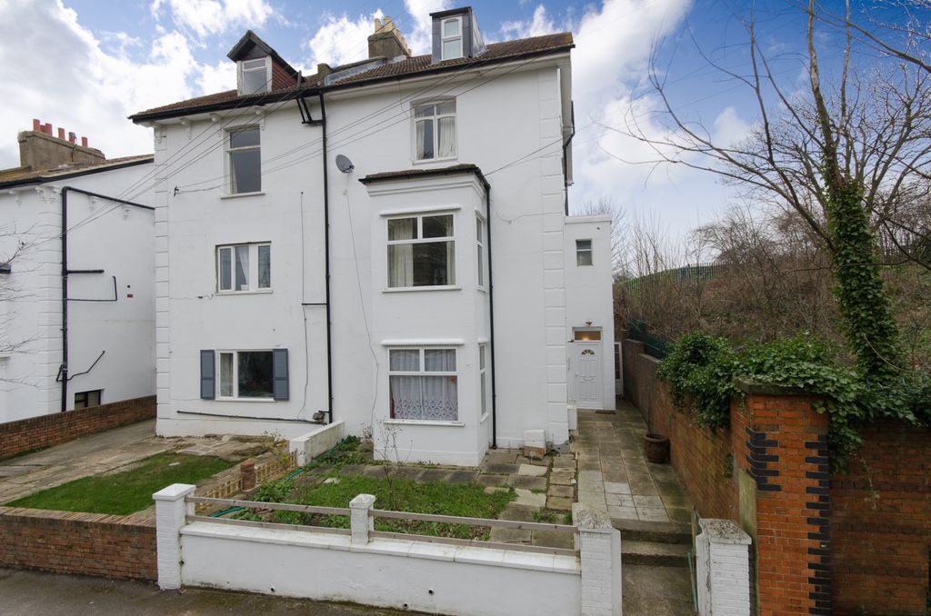 Property photo 1 of 9 External