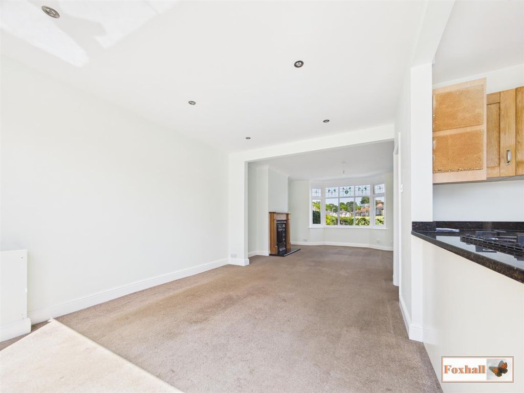 Property photo 3 of 21 Open Plan Lounge / Dining Area