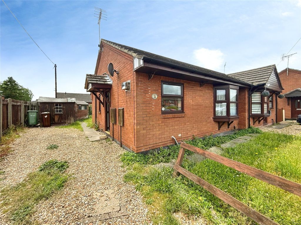 Property photo 1 of 8 Gardens