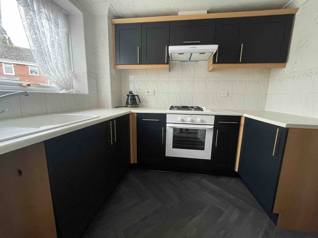 Property photo 2 of 11 Kitchen