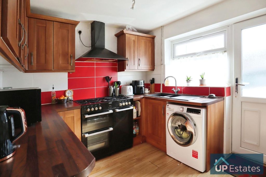 Property photo 3 of 14 Kitchen