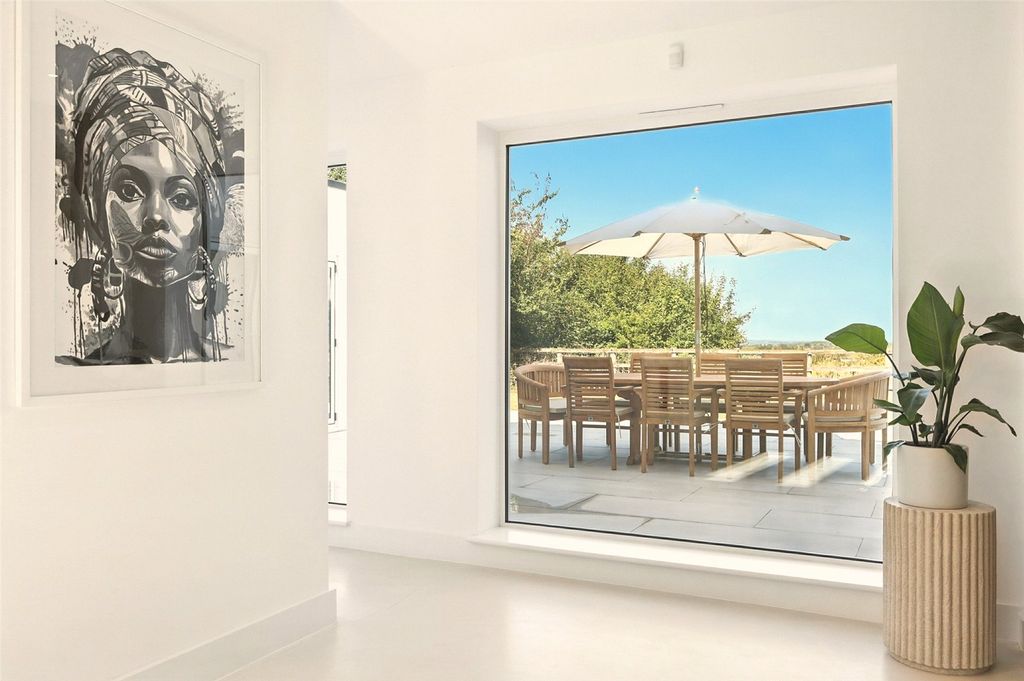 Property photo 2 of 20 Picture No. 02