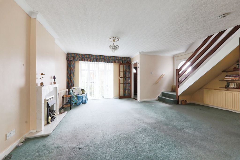 Property photo 2 of 13 3710215