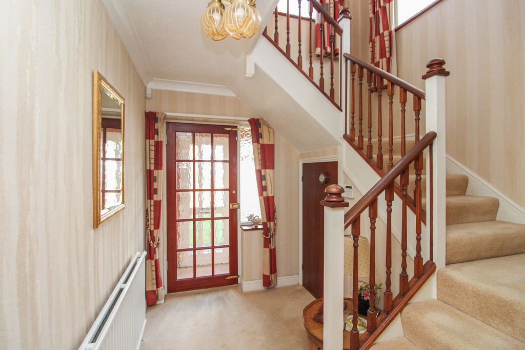Property photo 2 of 13 Entrance Hall
