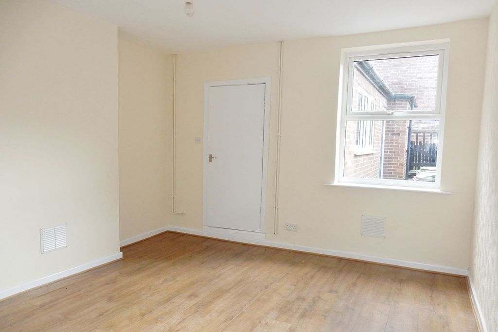 Property photo 3 of 11 Dining Room