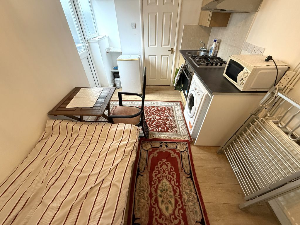 Property photo 3 of 7 Double Room Kitchen