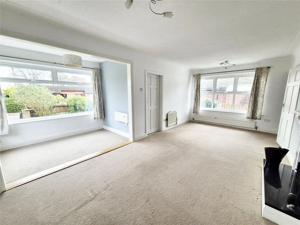 Property photo 3 of 17 Living/ Dining Room