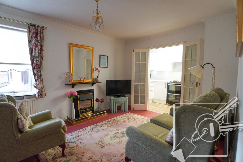 Property photo 3 of 21 Lounge