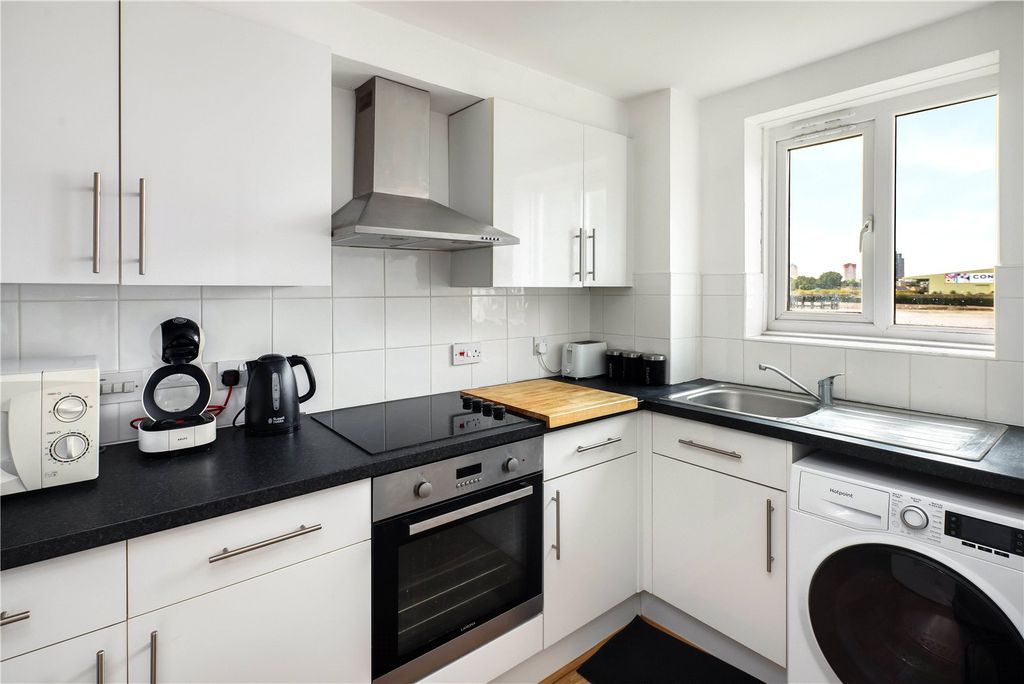 Property photo 3 of 15 Kitchen