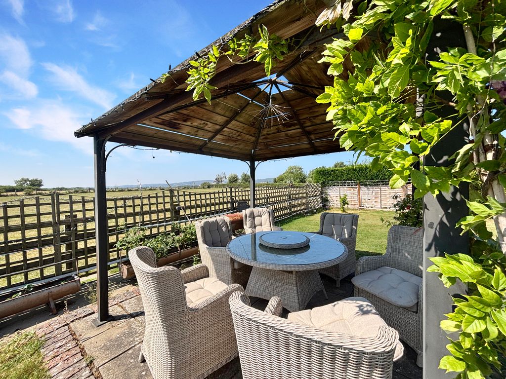 Property photo 2 of 17 6
