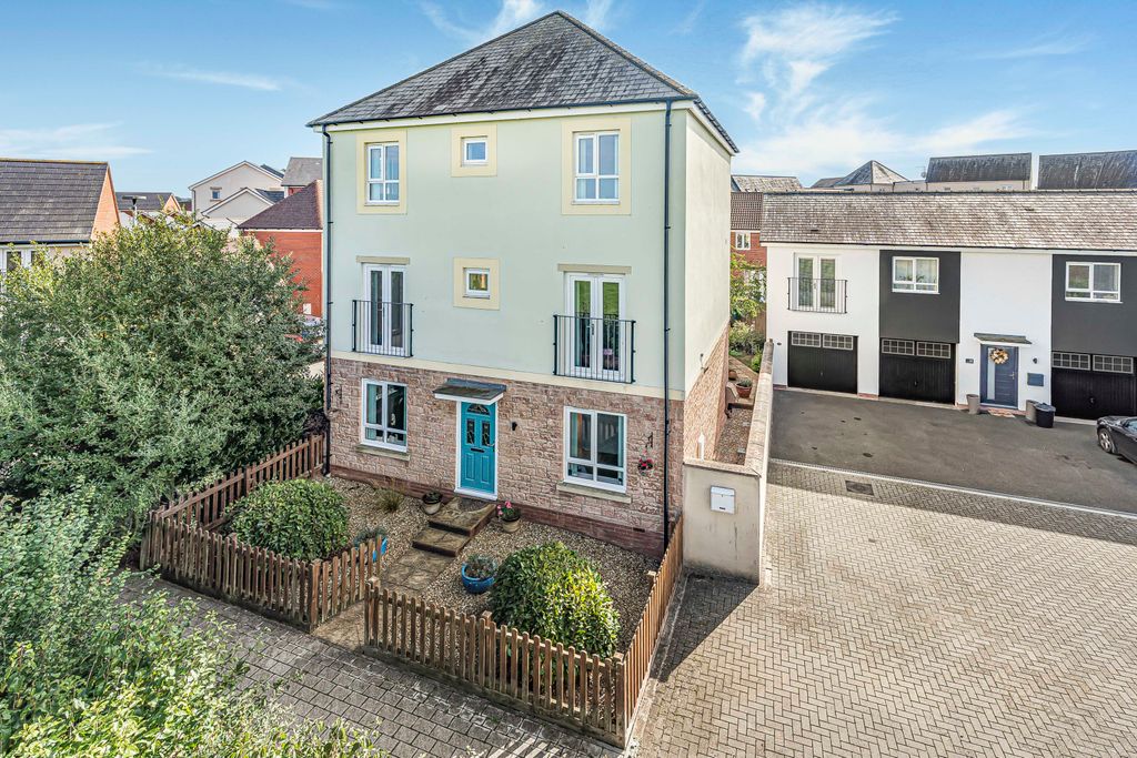 Property photo 1 of 25