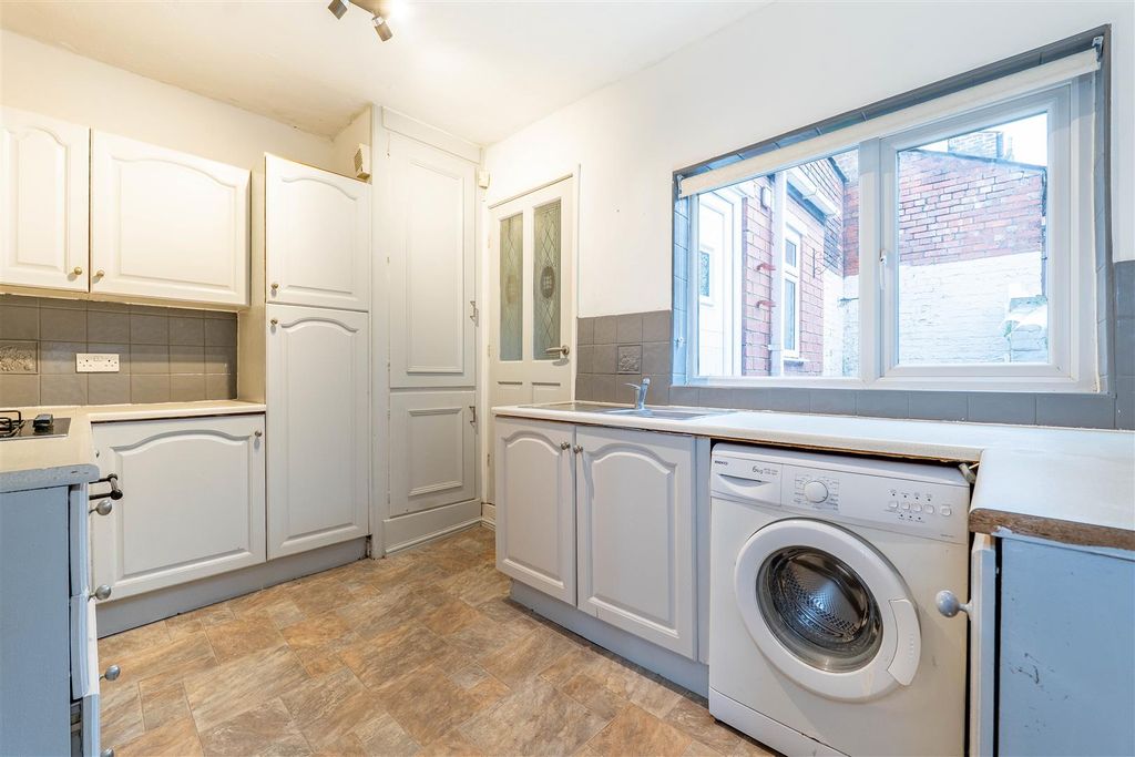 Property photo 3 of 14 Kitchen