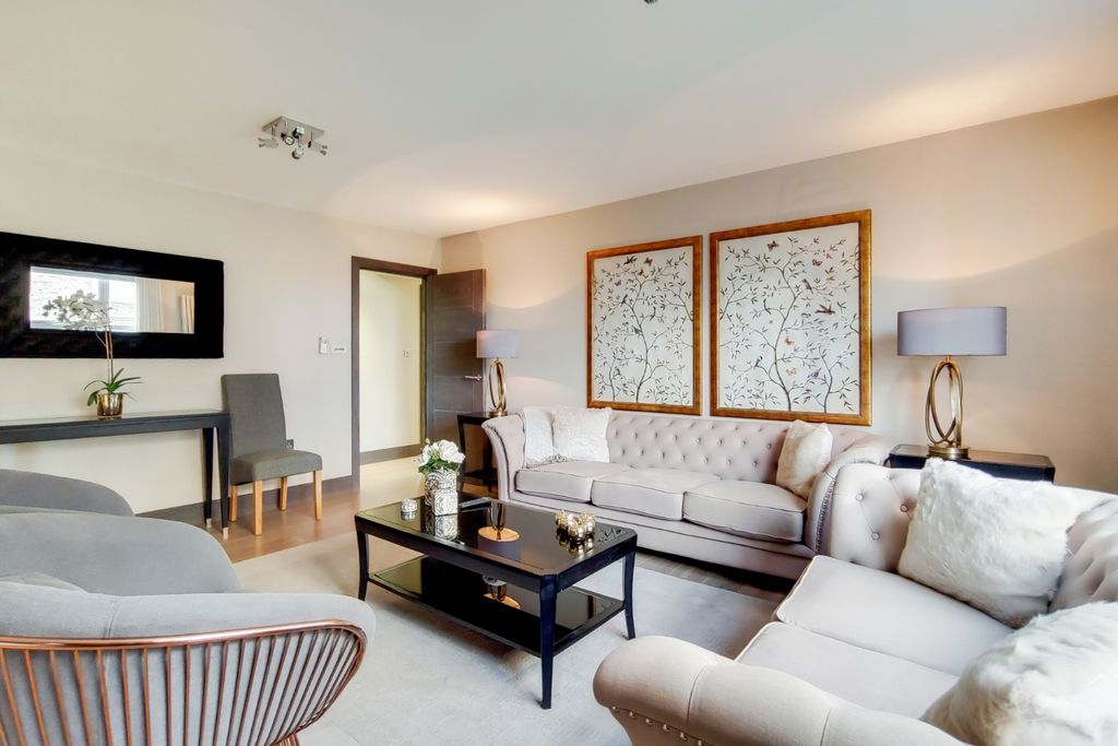 Property photo 2 of 14 2637373