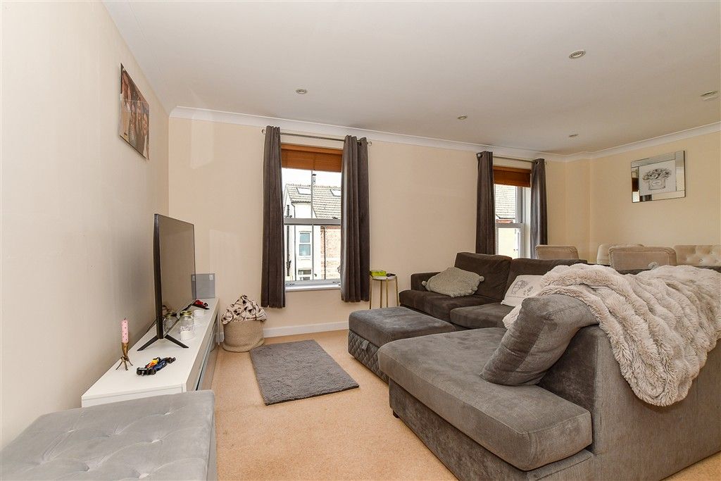 Property photo 2 of 6 Kitchen/ Living Room