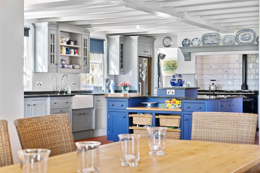 Property photo 3 of 36 Breakfast/Kitchen