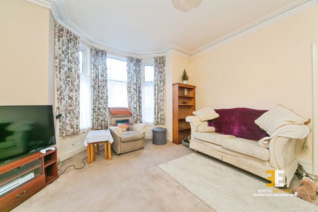 Property photo 2 of 20