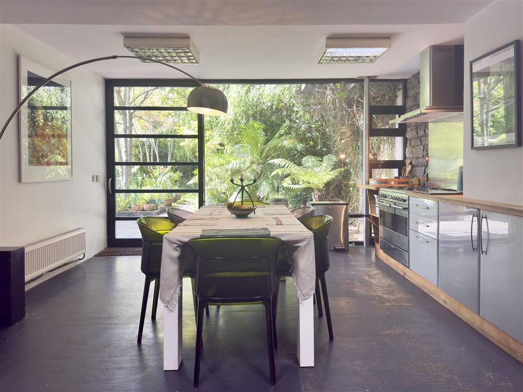Property photo 3 of 39 Kitchen/Dining