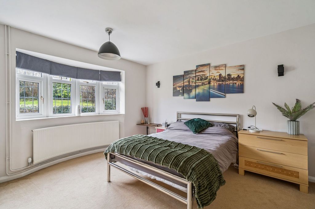 Property photo 3 of 26