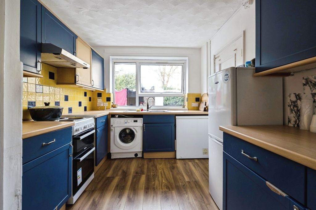 Property photo 3 of 6