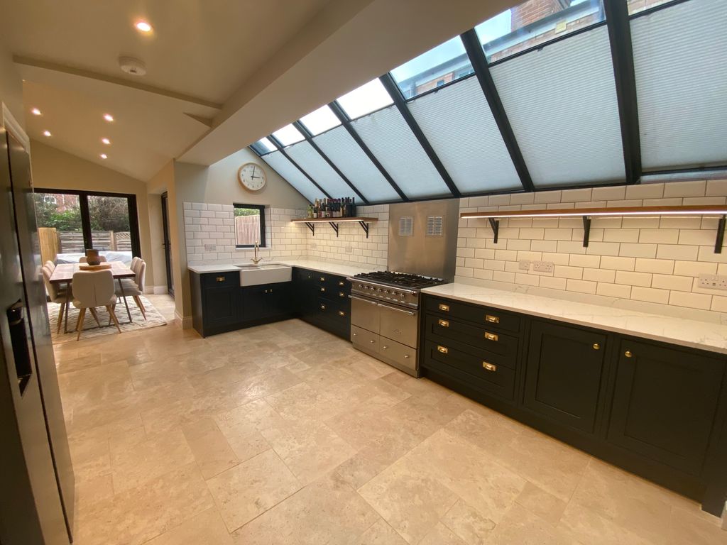 Property photo 3 of 12 Kitchen