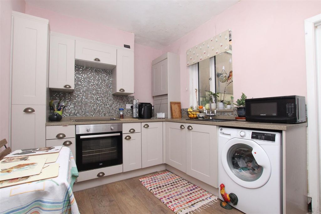 Property photo 3 of 8 Kitchen.Jpg