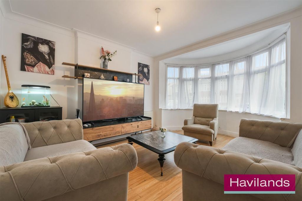 Property photo 2 of 22 Firs Park Avenue-11.Jpg