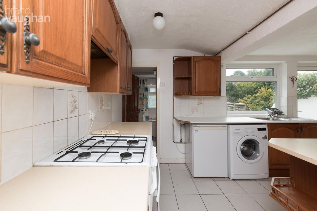 Property photo 2 of 12 Kitchen