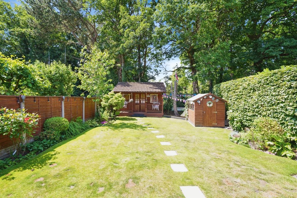 Property photo 2 of 17 Garden