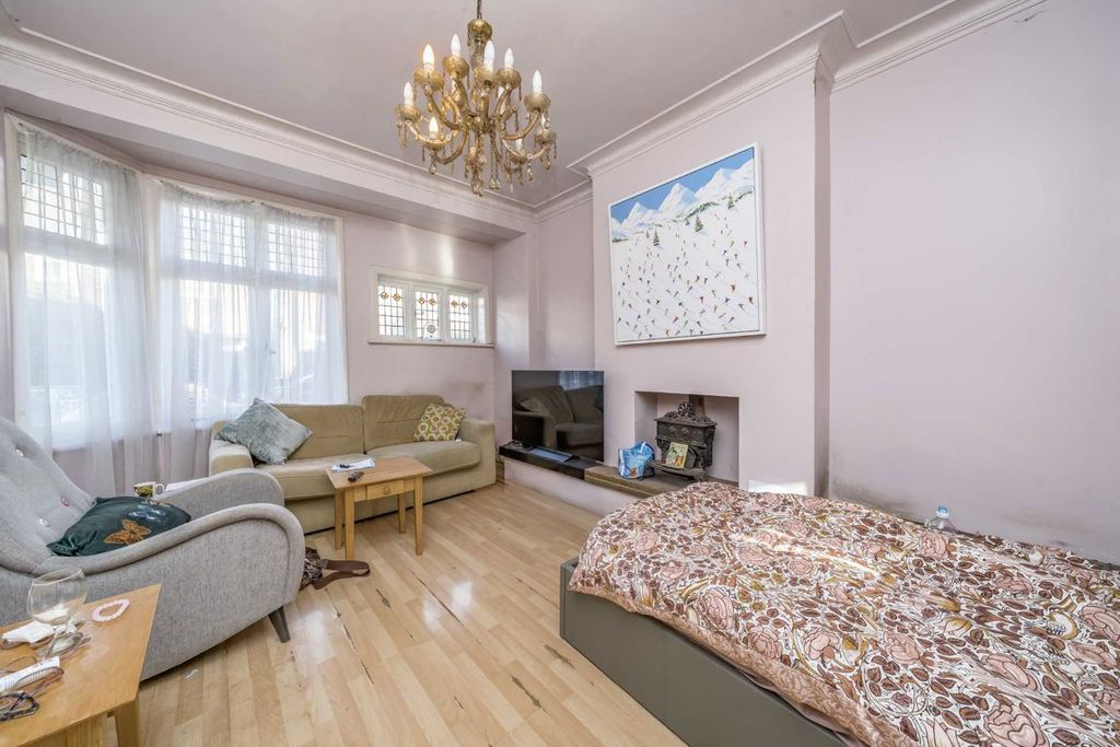 Property photo 2 of 6