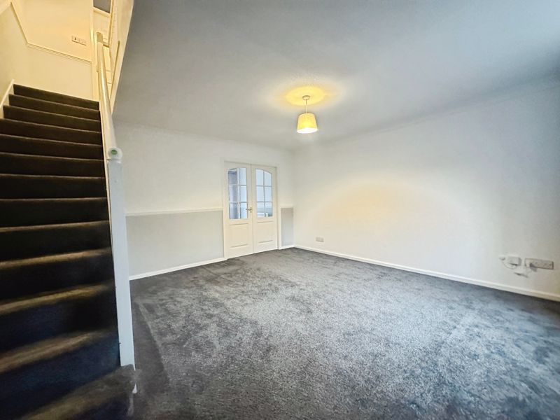 Property photo 2 of 11 Lounge