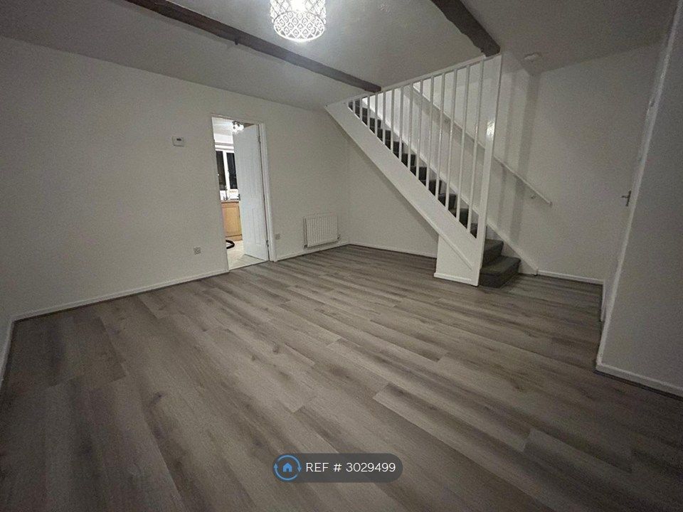 Property photo 1 of 5 Living Room