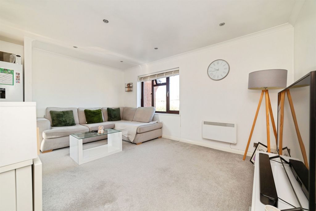 Property photo 3 of 11