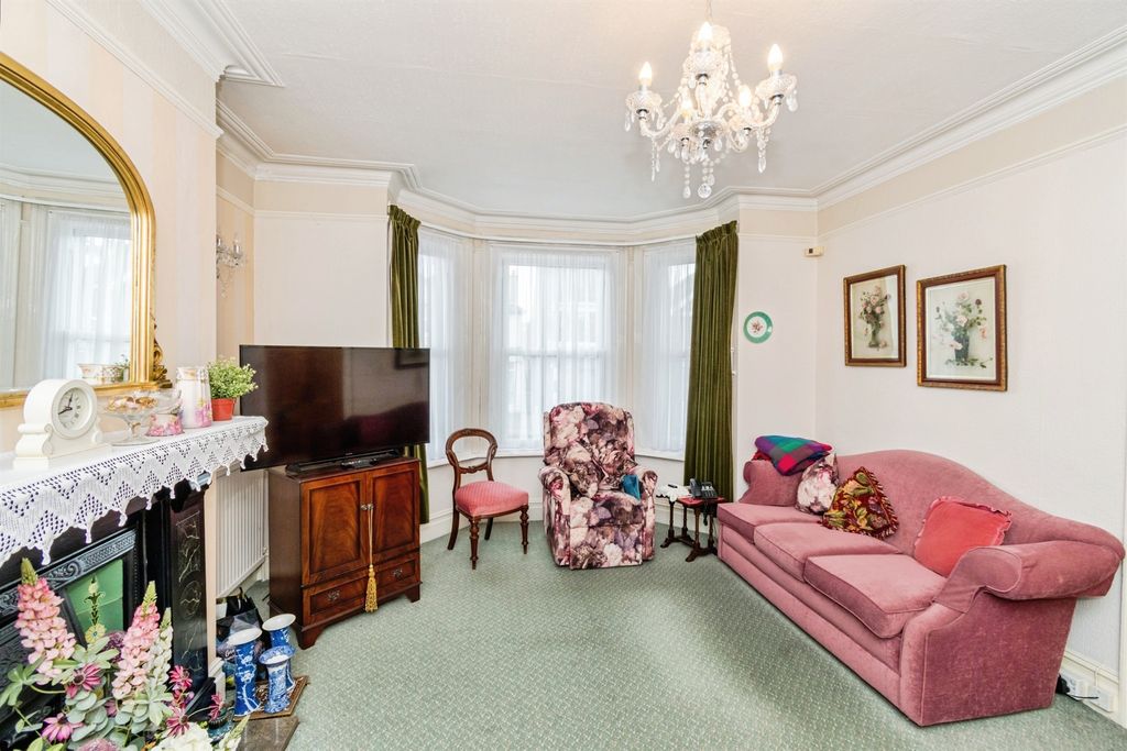 Property photo 3 of 30
