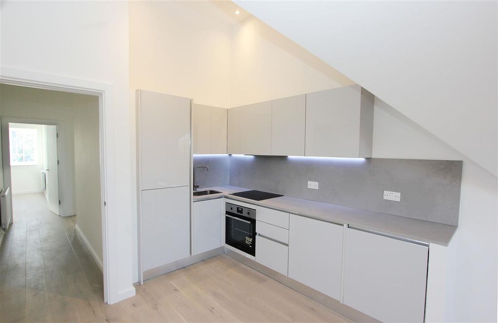 Property photo 3 of 10 Kitchen