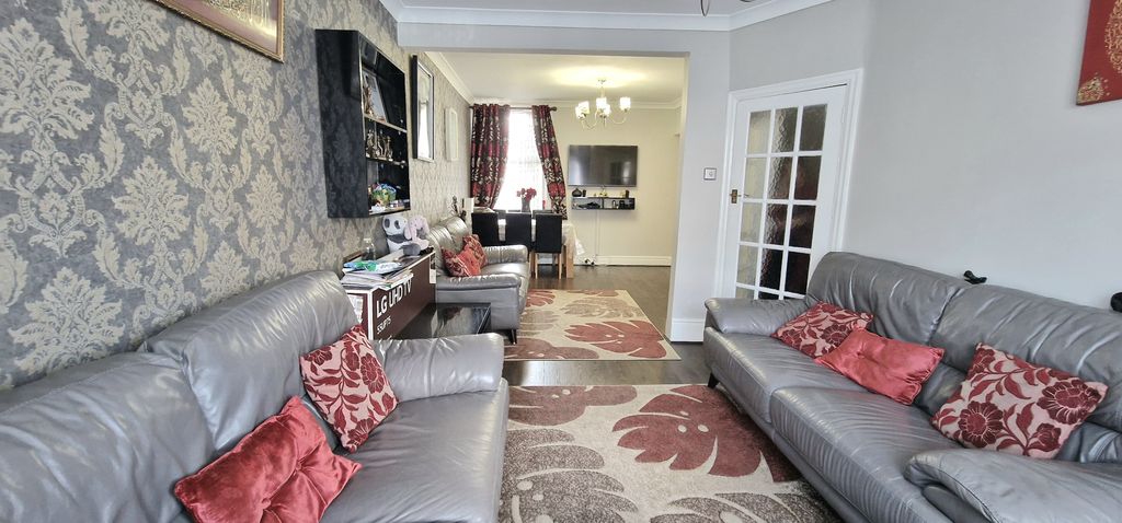 Property photo 2 of 18 Image