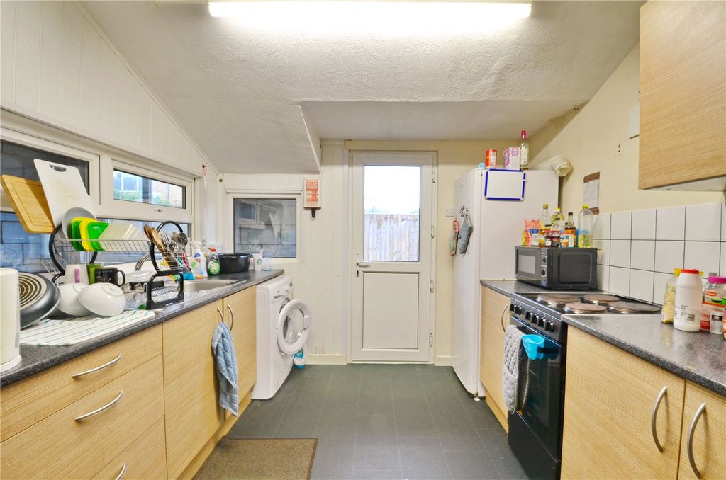 Property photo 2 of 8 Picture No. 11