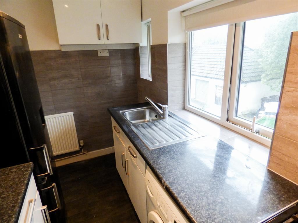Property photo 3 of 7 Kitchen
