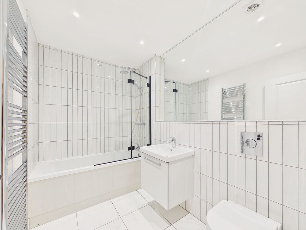 Property photo 2 of 13 Bathroom