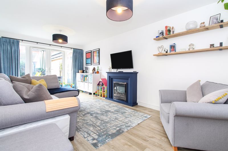 Property photo 2 of 17 Lounge