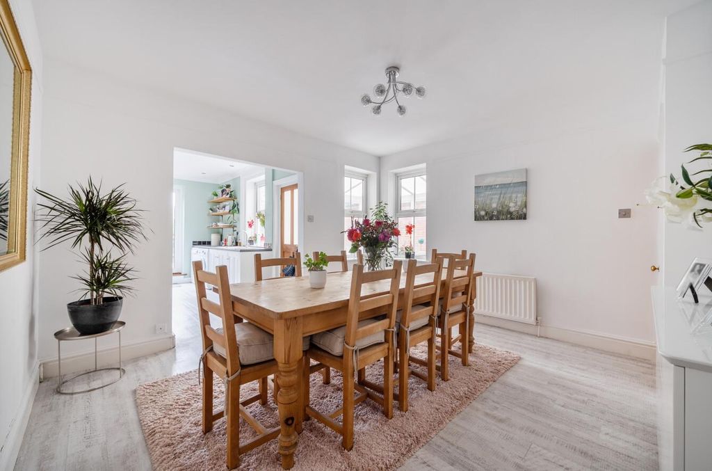 Property photo 3 of 22 1401683-12-697251A95532c.Jpg