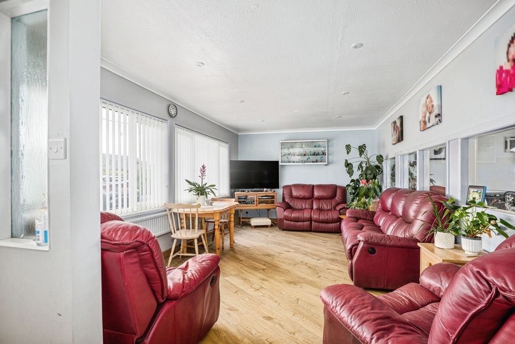 Property photo 3 of 19 Pbox-Img.Jpg