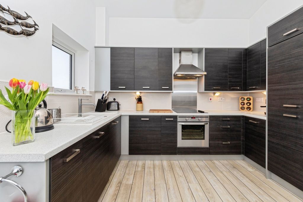 Property photo 3 of 22 Pbox-Img.Jpg