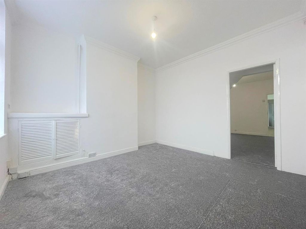 Property photo 2 of 10 Sitting Room