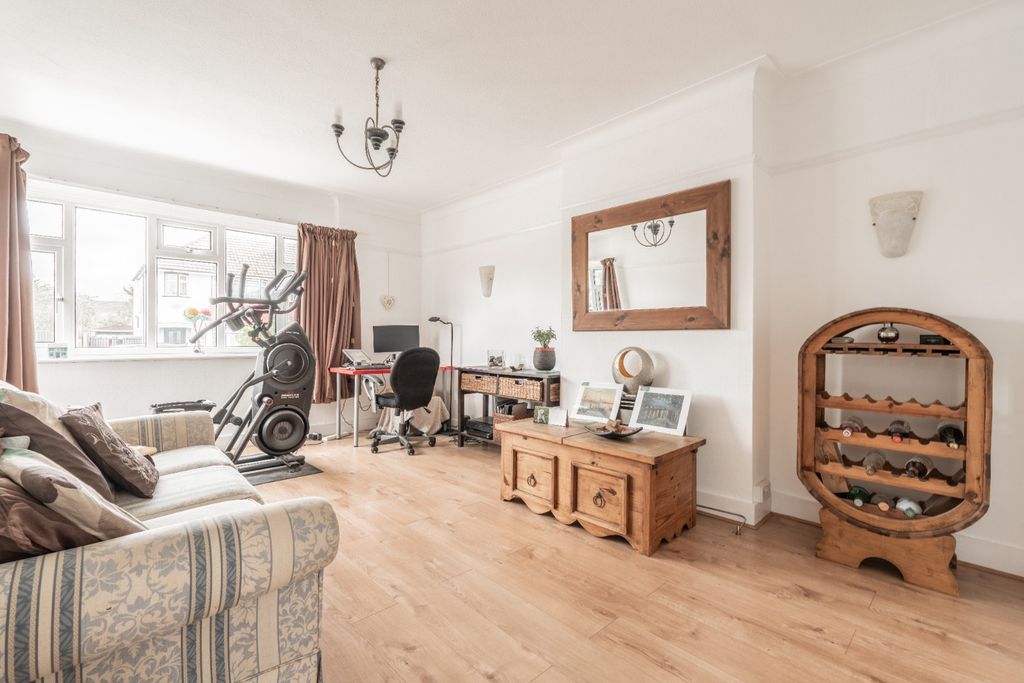 Property photo 2 of 21 4995692