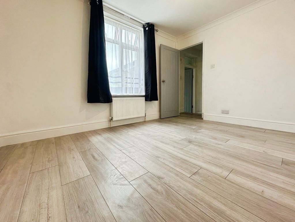Property photo 3 of 11 Pbox-Img.Jpg