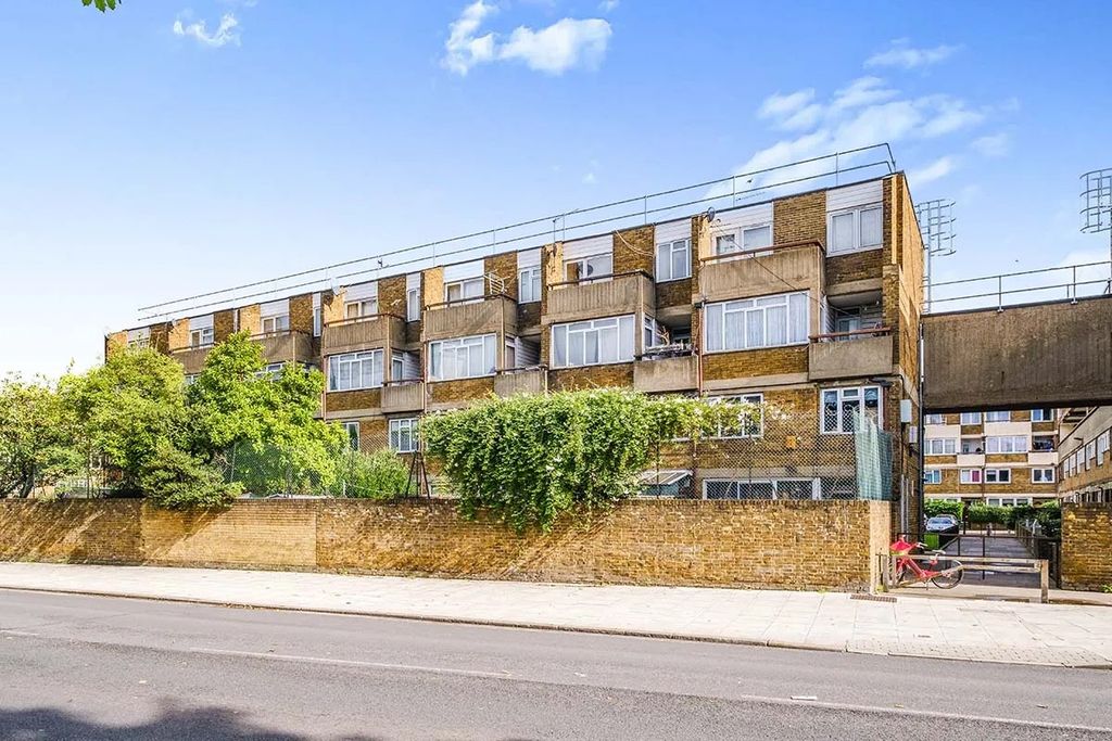 Property photo 3 of 18 External