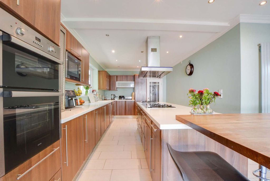 Property photo 3 of 57