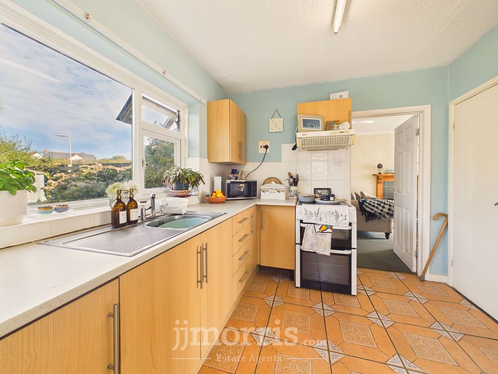 Property photo 3 of 24 Kitchen