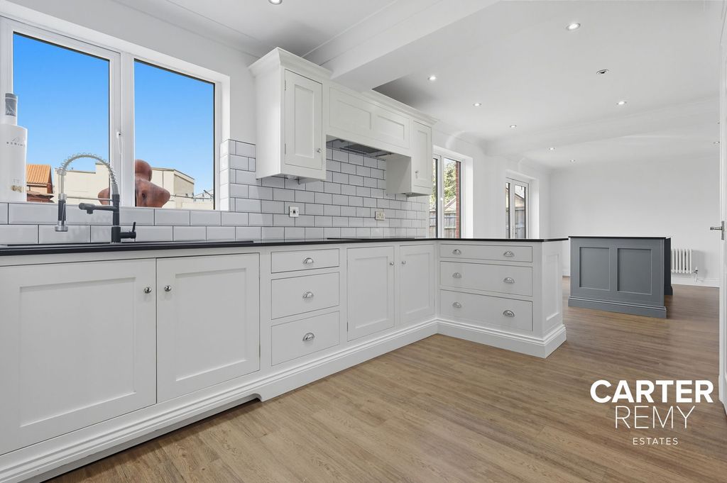 Property photo 2 of 30